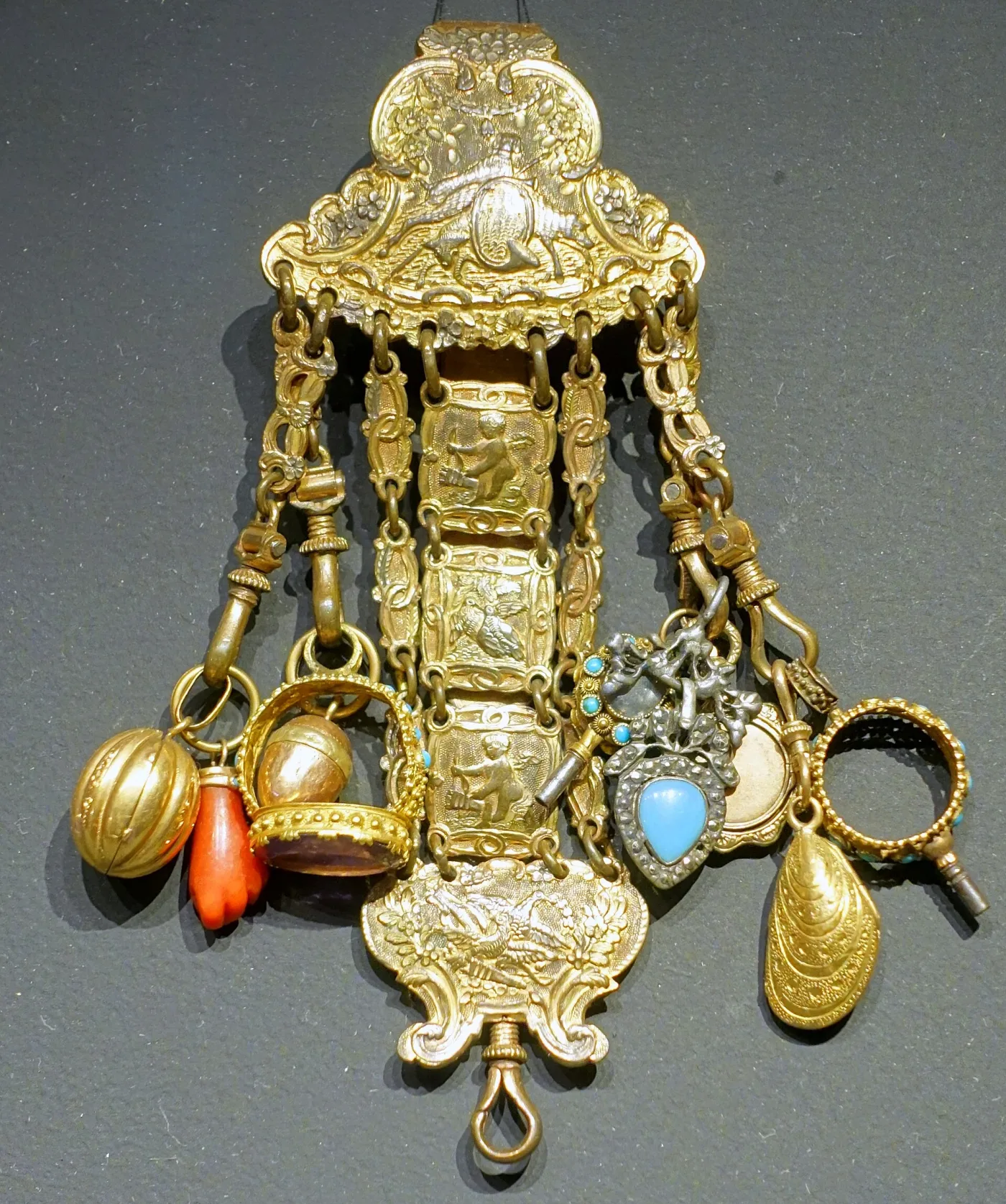 Chatelaine hung with numerous small seals, watch keys and charms in gold, gilt bronze, steel and hardstone