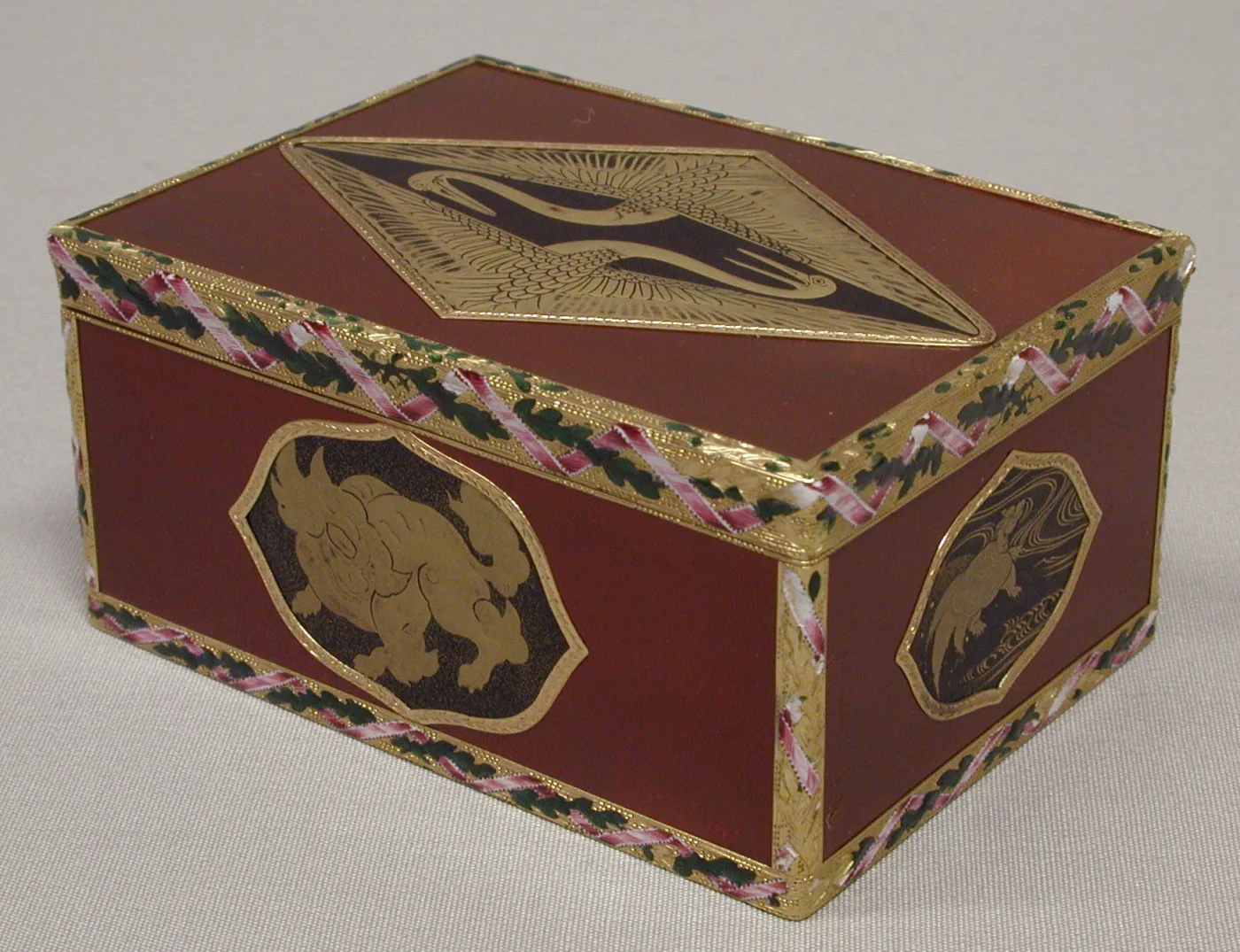 Gold snuff box by Jean Ducrollay with chased and enamelled decoration across the lid and sides
