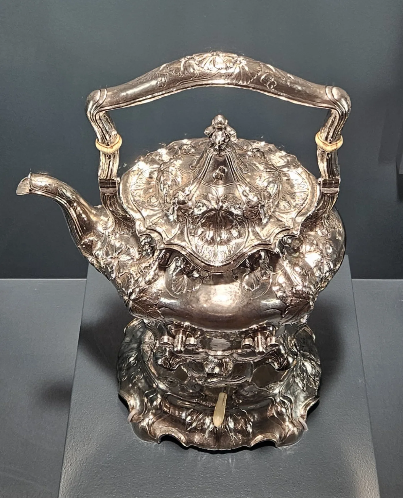 The same Martelé kettle from above, showing the asymmetric repoussé decoration on the lid